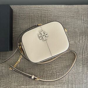 Tory Burch McGraw Leather Camera Bag Crossbody Purse Handbag Brie / Cream Beige